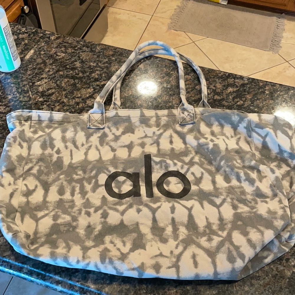 Alo Yoga Bag